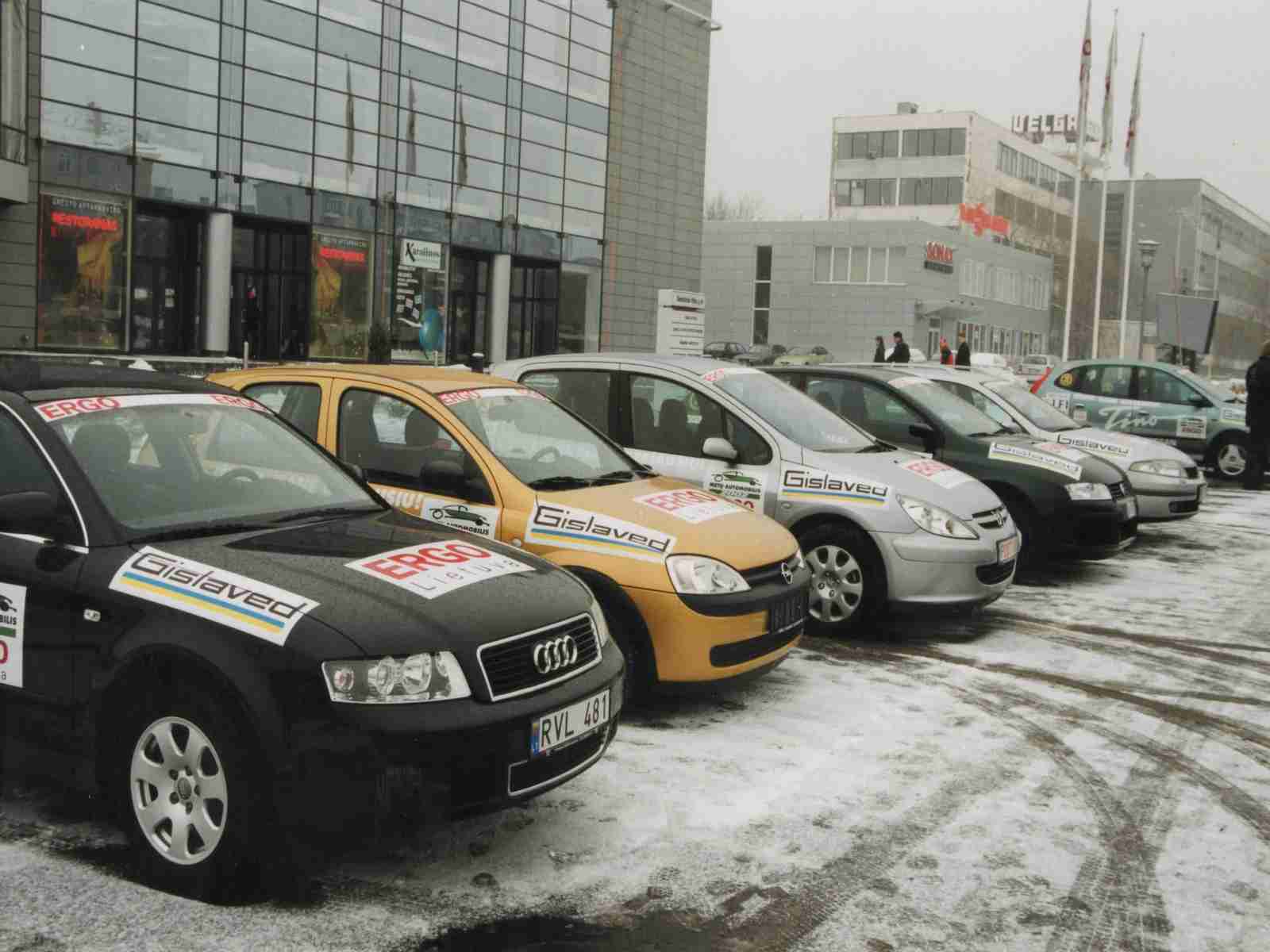 Akimirkos iš „Lietuvos metų automobilis 2002“ rinkimų