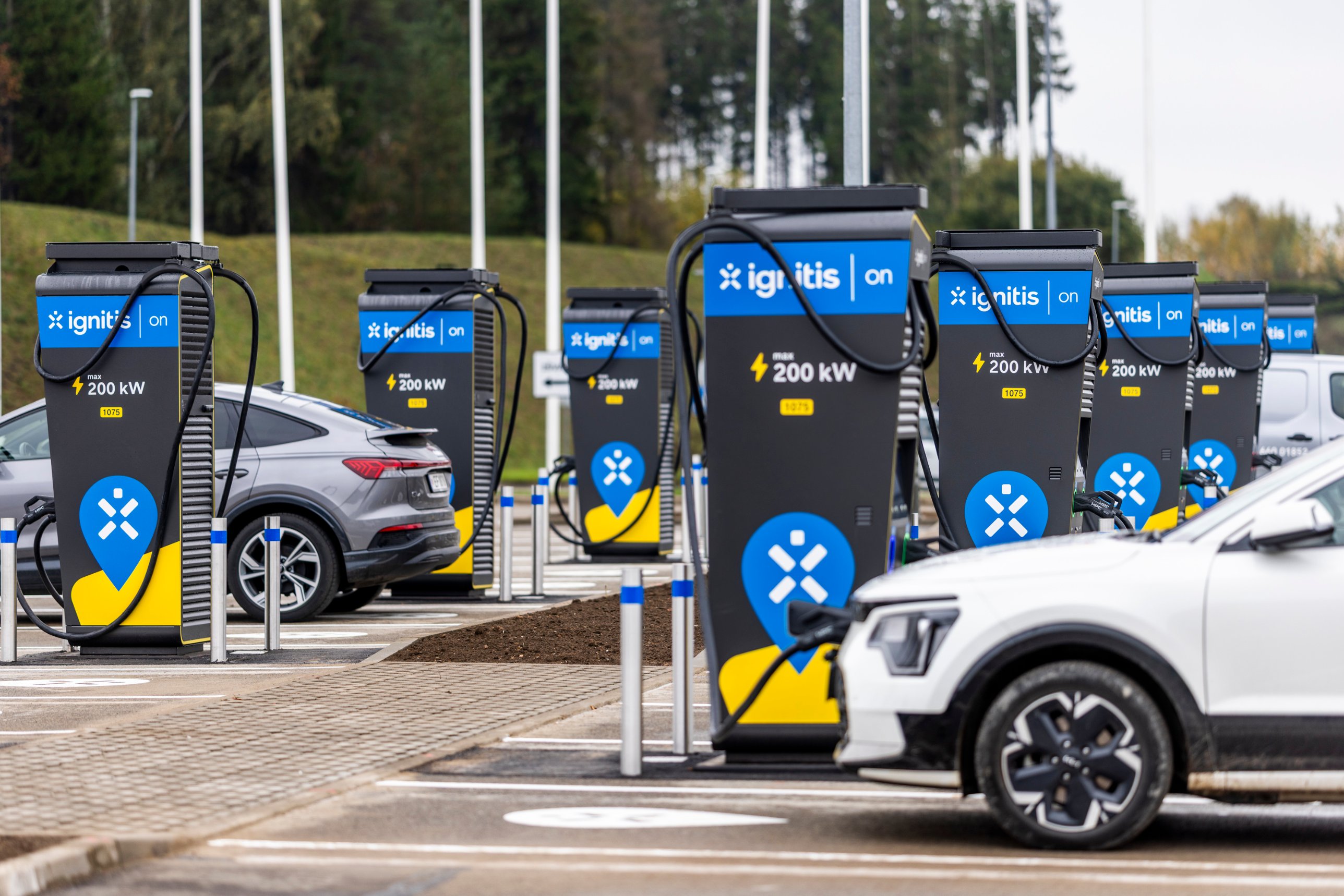 Dešimt 200 kW galios „Ignitis ON“ įkrovimo stotelių prie „Nordikos“