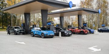 „Ignitis ON“ elektromobilių įkrovimo parkas Vėjukuose