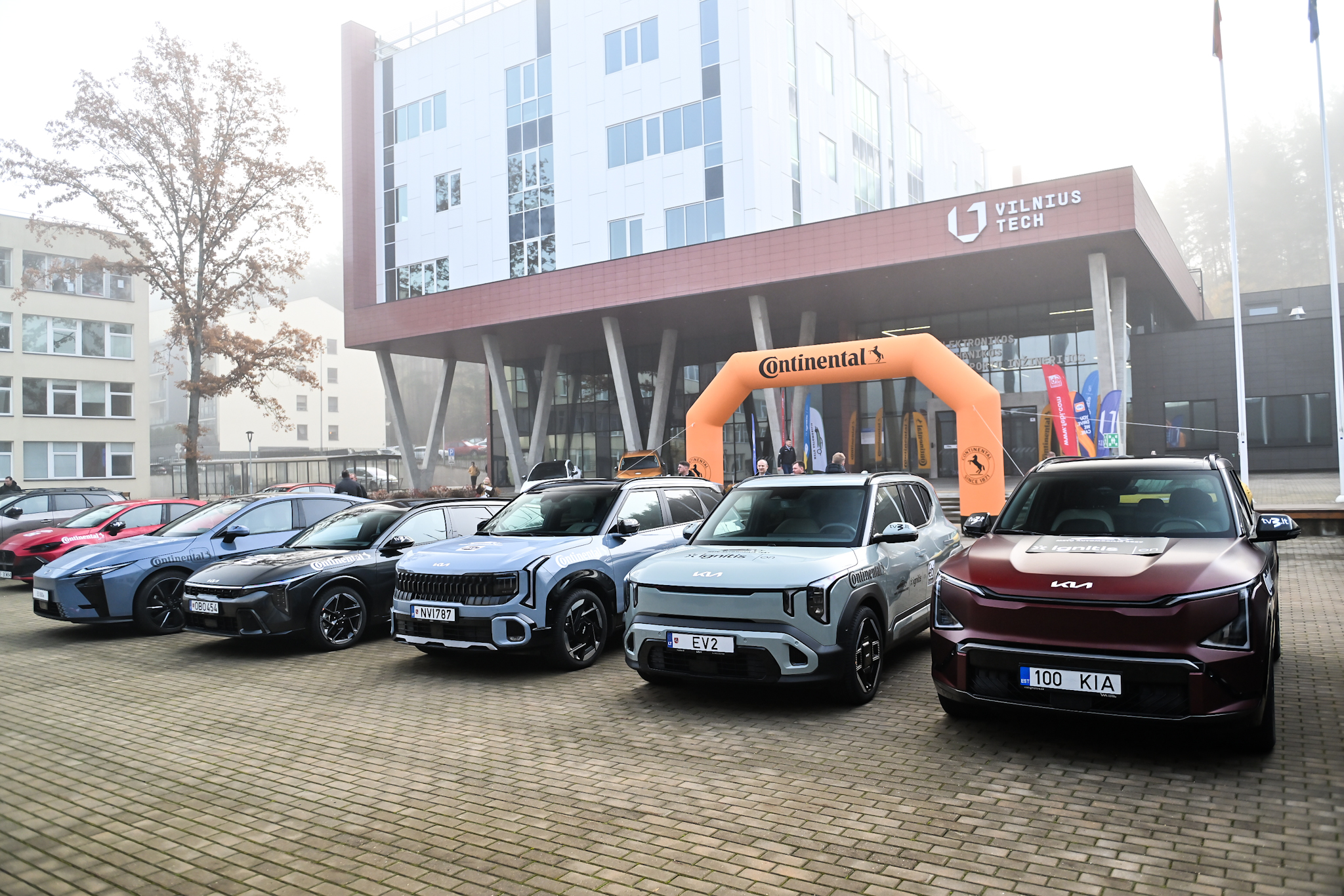 „Kia“ modeliai konkurso „Lietuvos metų automobilis 2027“ atidaryme